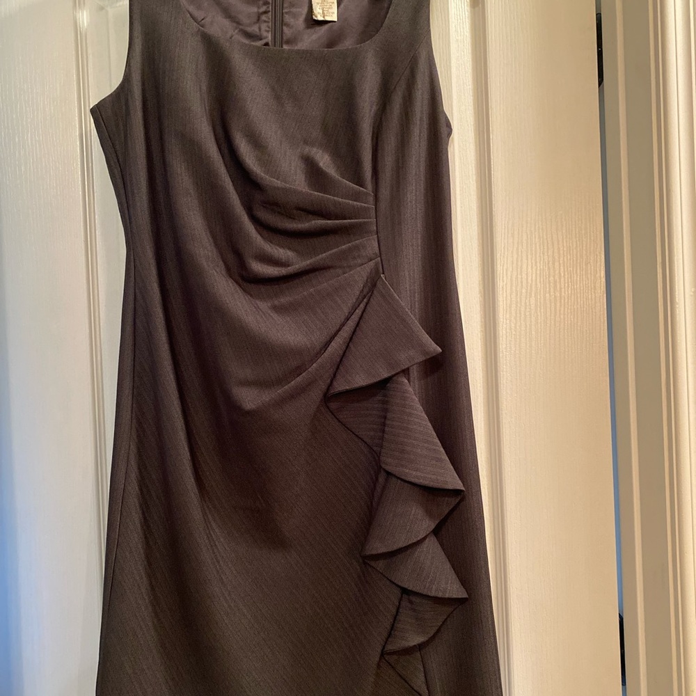 Beautiful Monroe & Main dress. Great office attire with a little flair